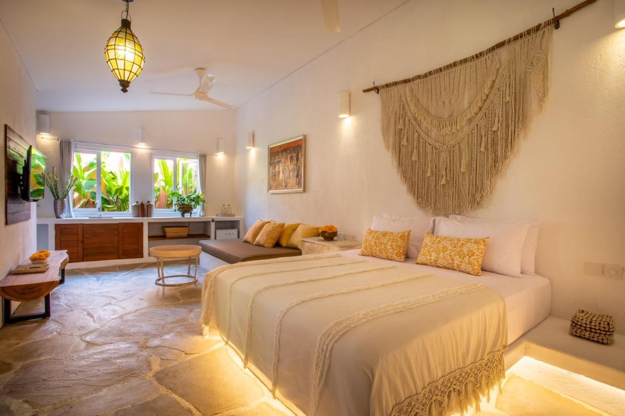 Pinkprivate - For Cool Adults Only Bed & Breakfast