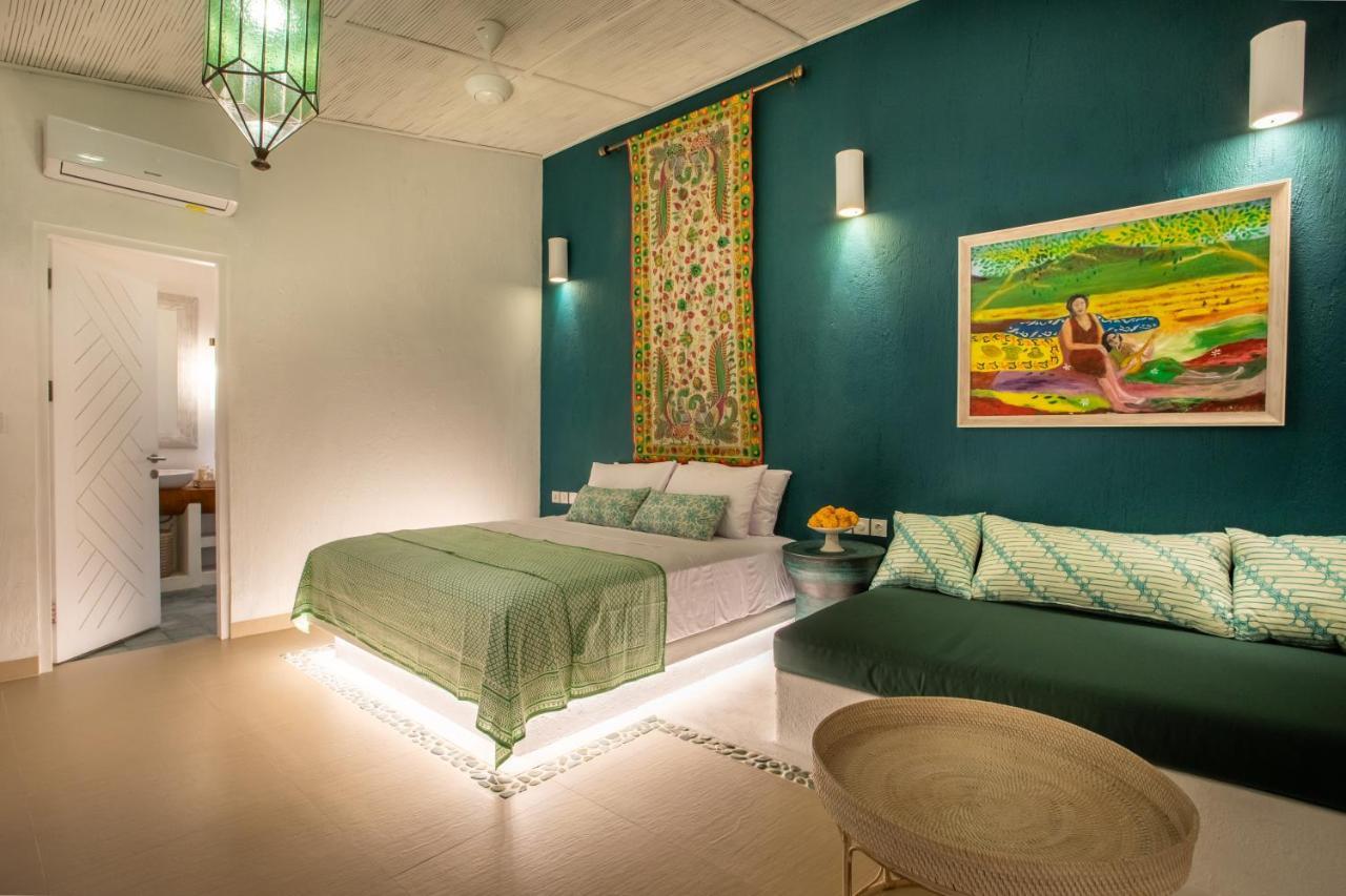 Pinkprivate - For Cool Adults Only Bed & Breakfast *