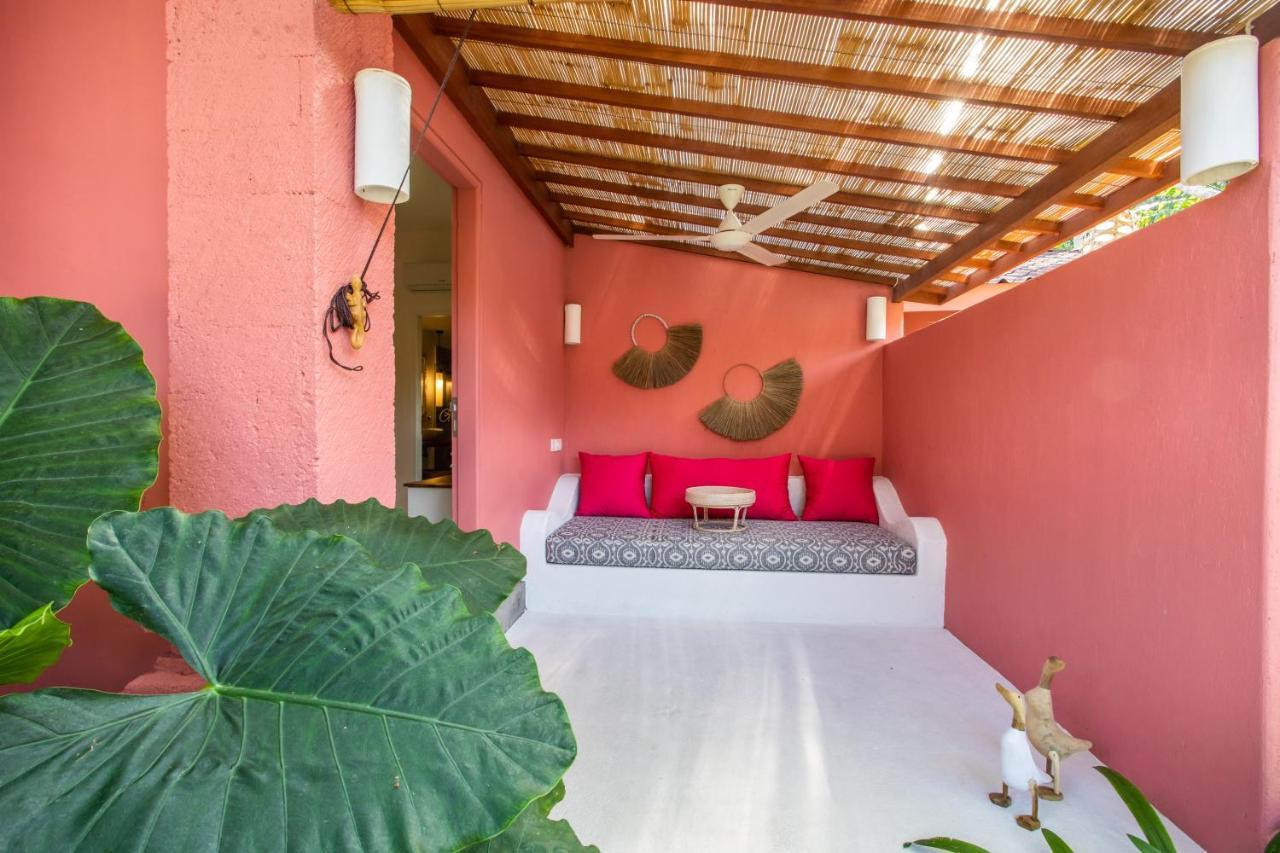 Pinkprivate - For Cool Adults Only Bed & Breakfast