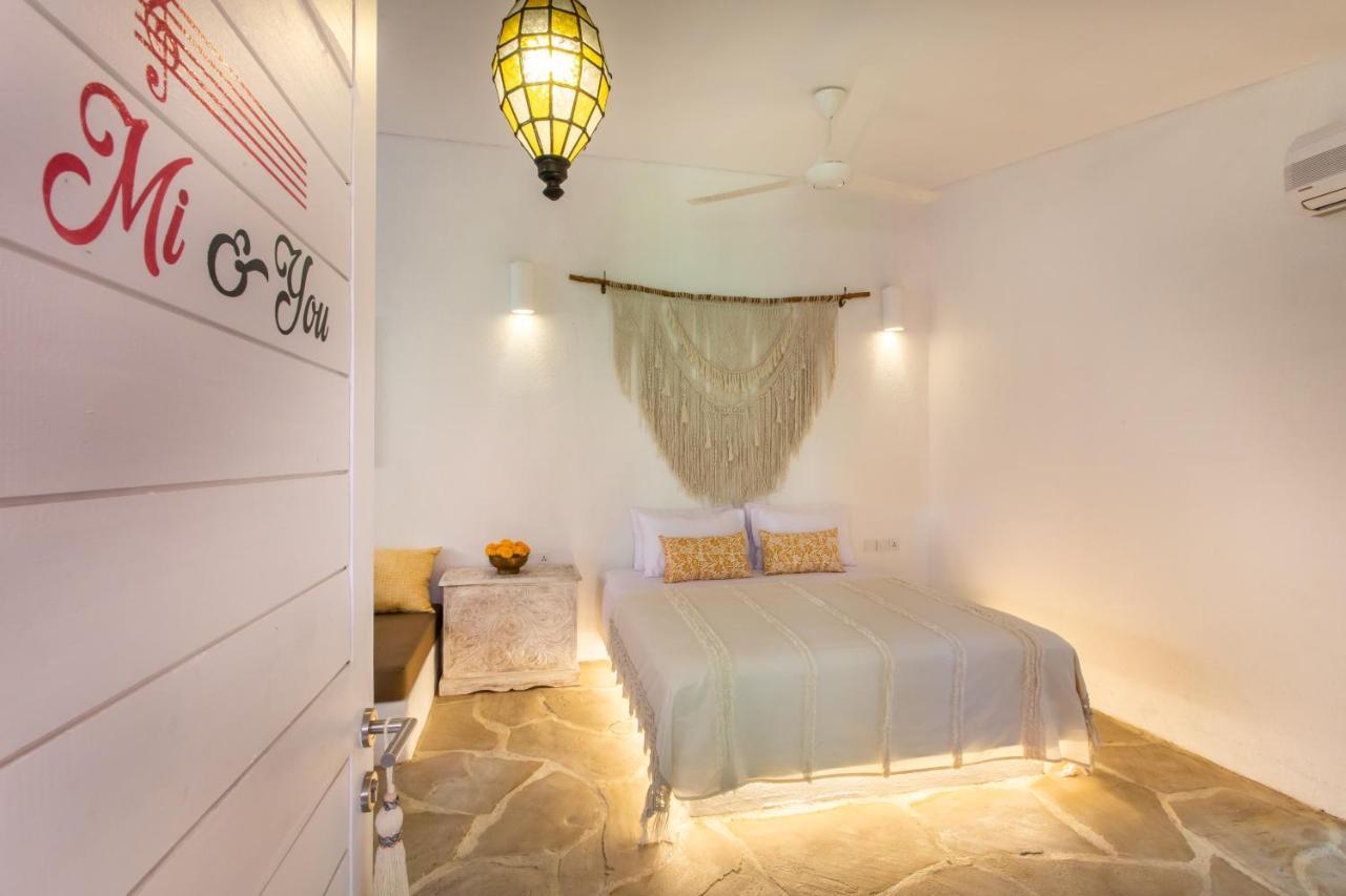 Pinkprivate - For Cool Adults Only Bed & Breakfast *